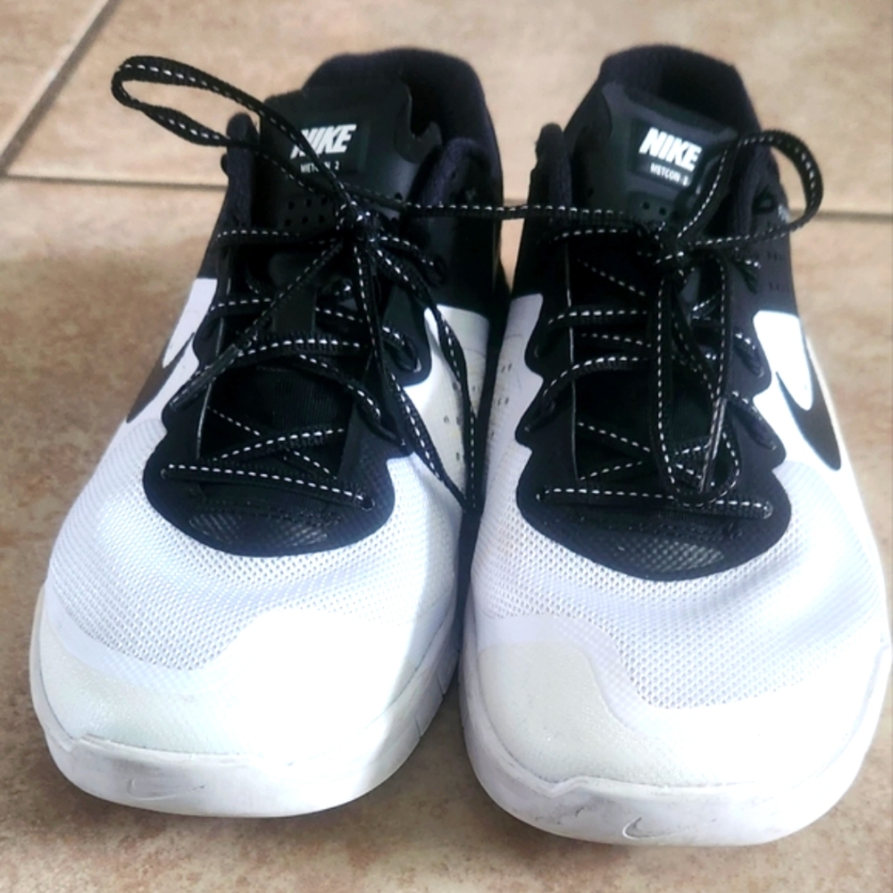 Nike wht,blk, and beige flywire sneakers